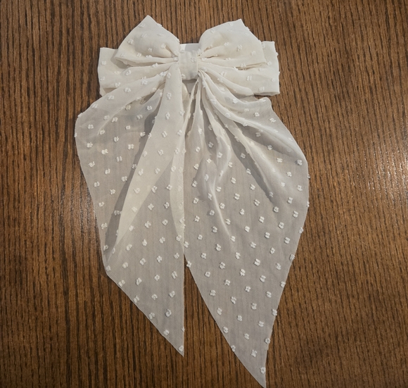 Accessories - Elegant White Bow Hair Accessory